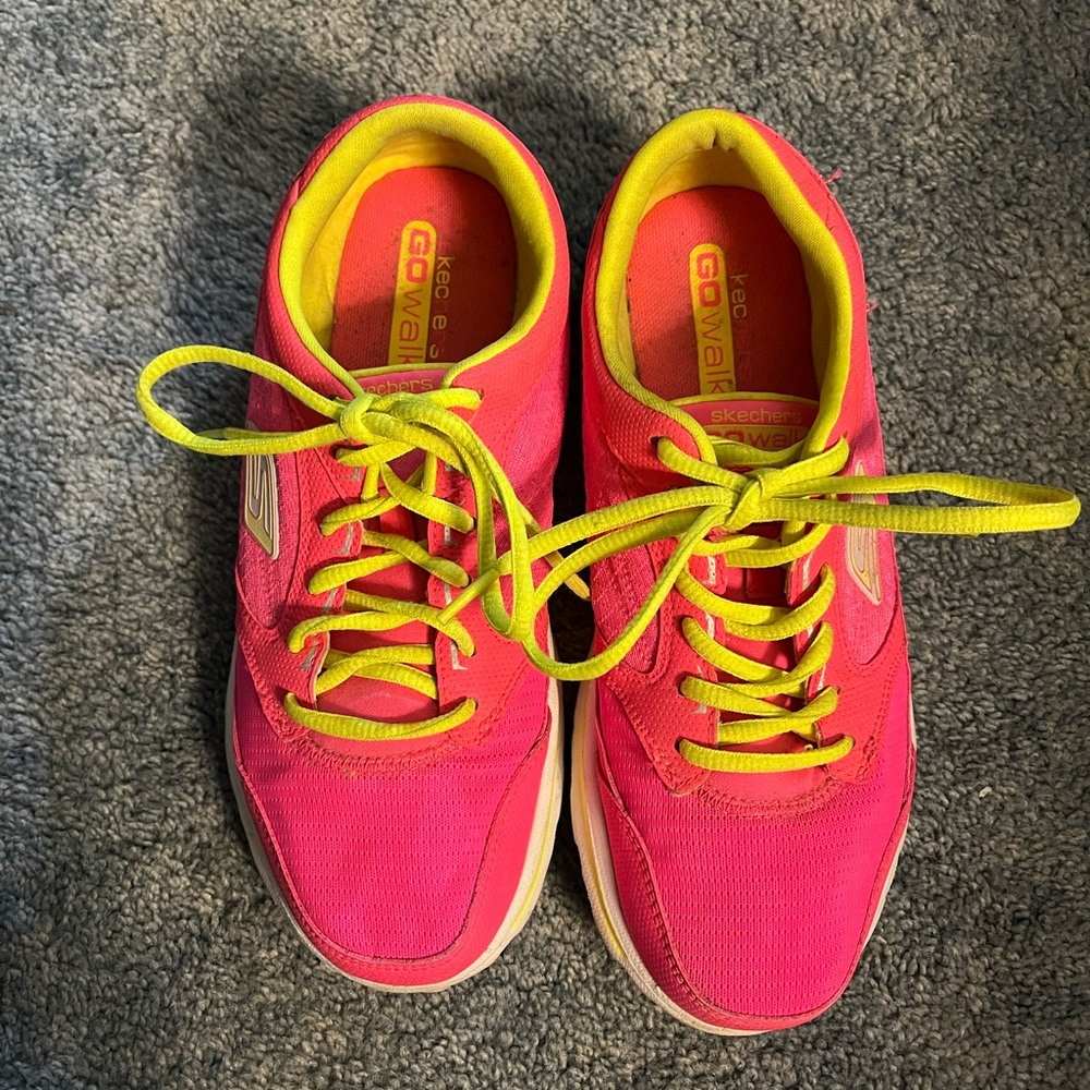 Skechers Go Walk hot pink athletic shoes. Women’s size 8. Lime green/yellow trim